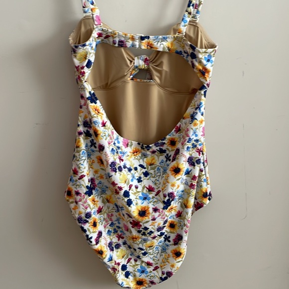 Old Navy Swimsuit Floral - Picture 4 of 4